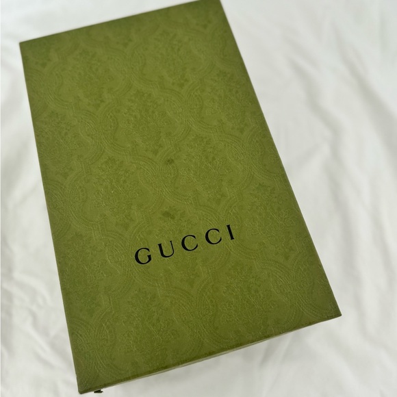 Women’s White Gucci Ace Sneaker With Embroidered Bee US size 5 - Like NEW! - Picture 5 of 5